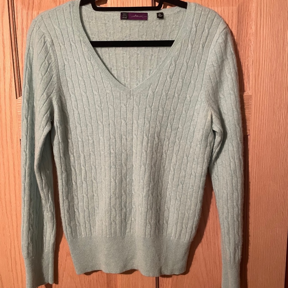 100% Cashmere V-neck Sweater